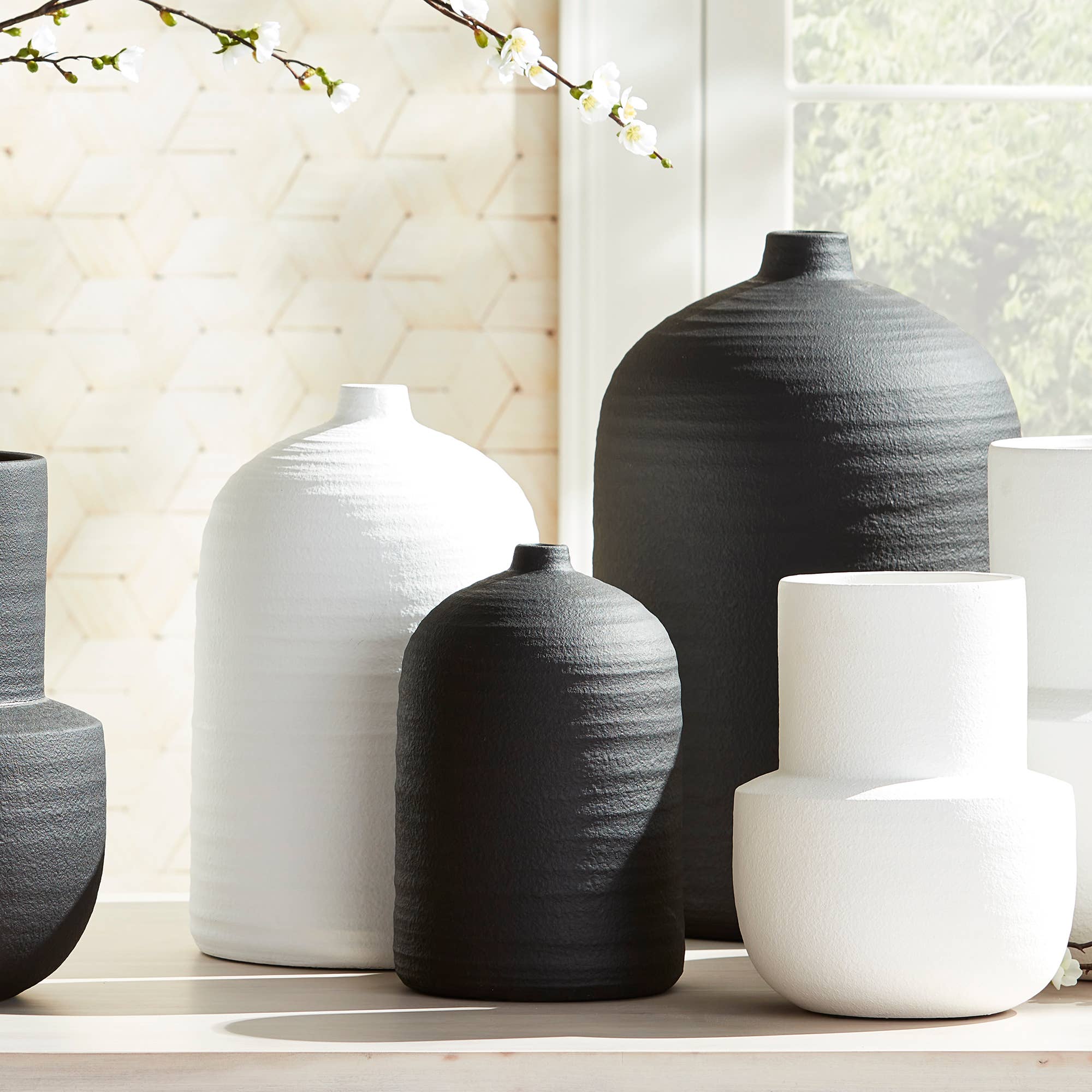 Colton Vase Small - Black